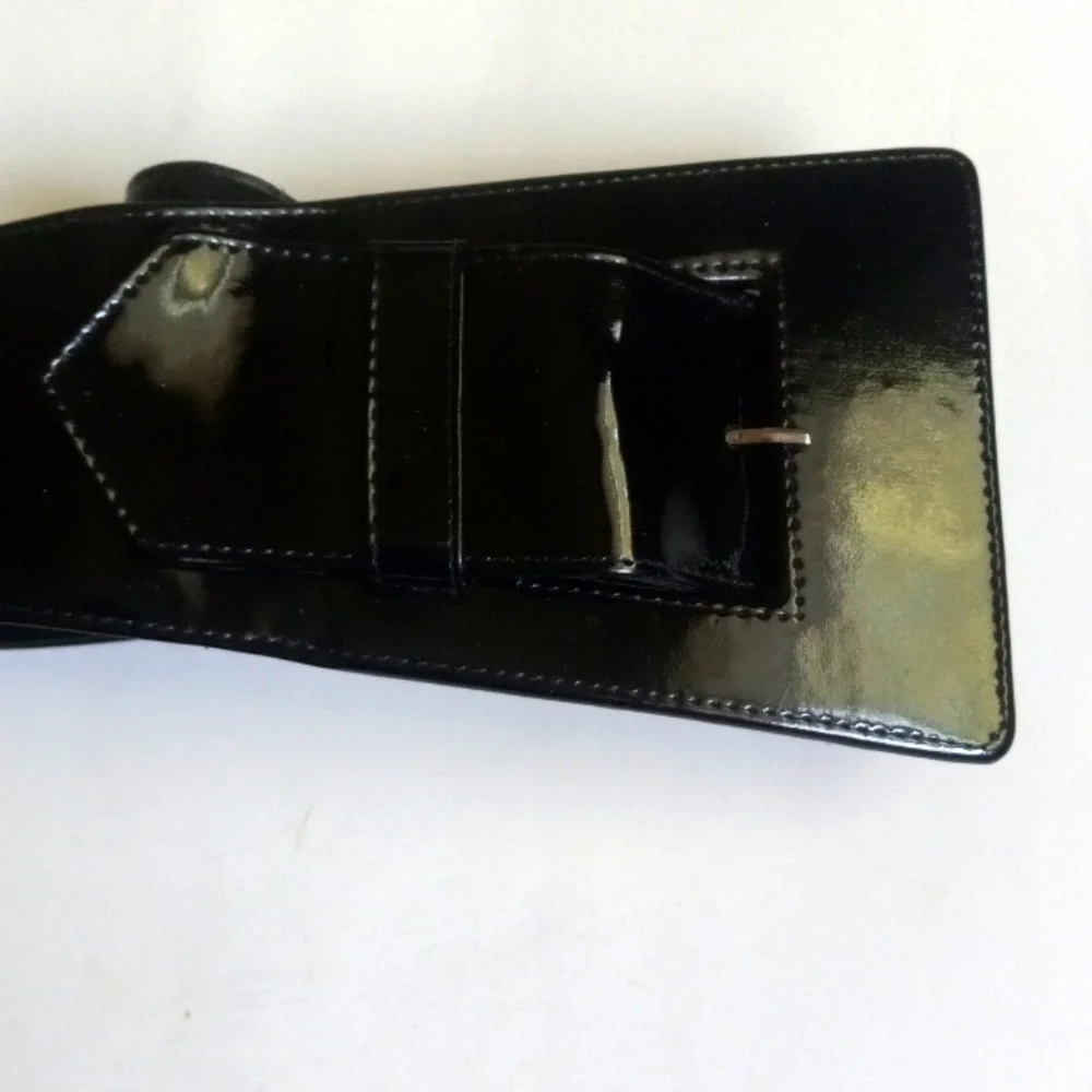 BLACK PATENT ANGLE BELT
